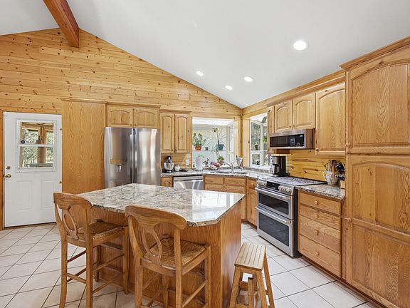 3rd image of 16356 Park Dr