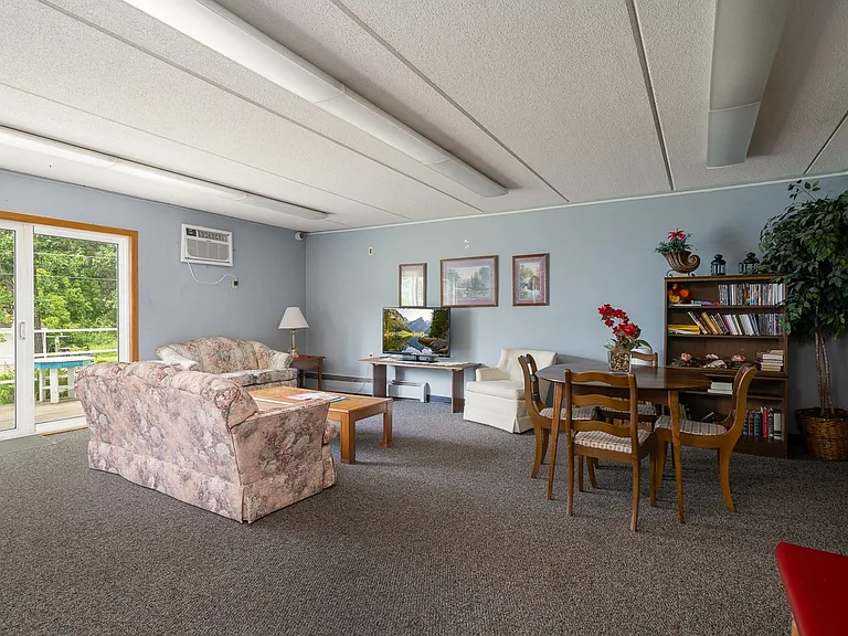 Freeborn Manor — Photo 17