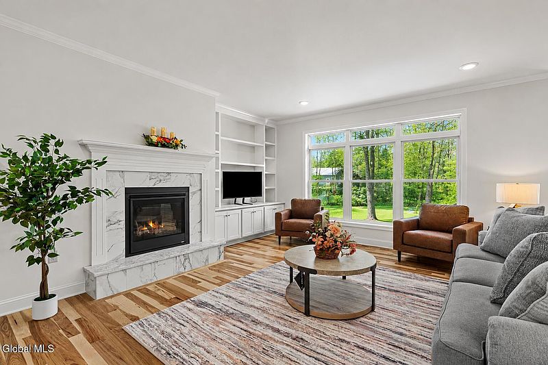 4th image of 478 Selfridge Road
