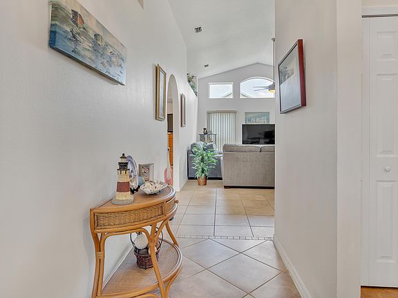 5th image of 2030 Twelve Oaks Dr SE