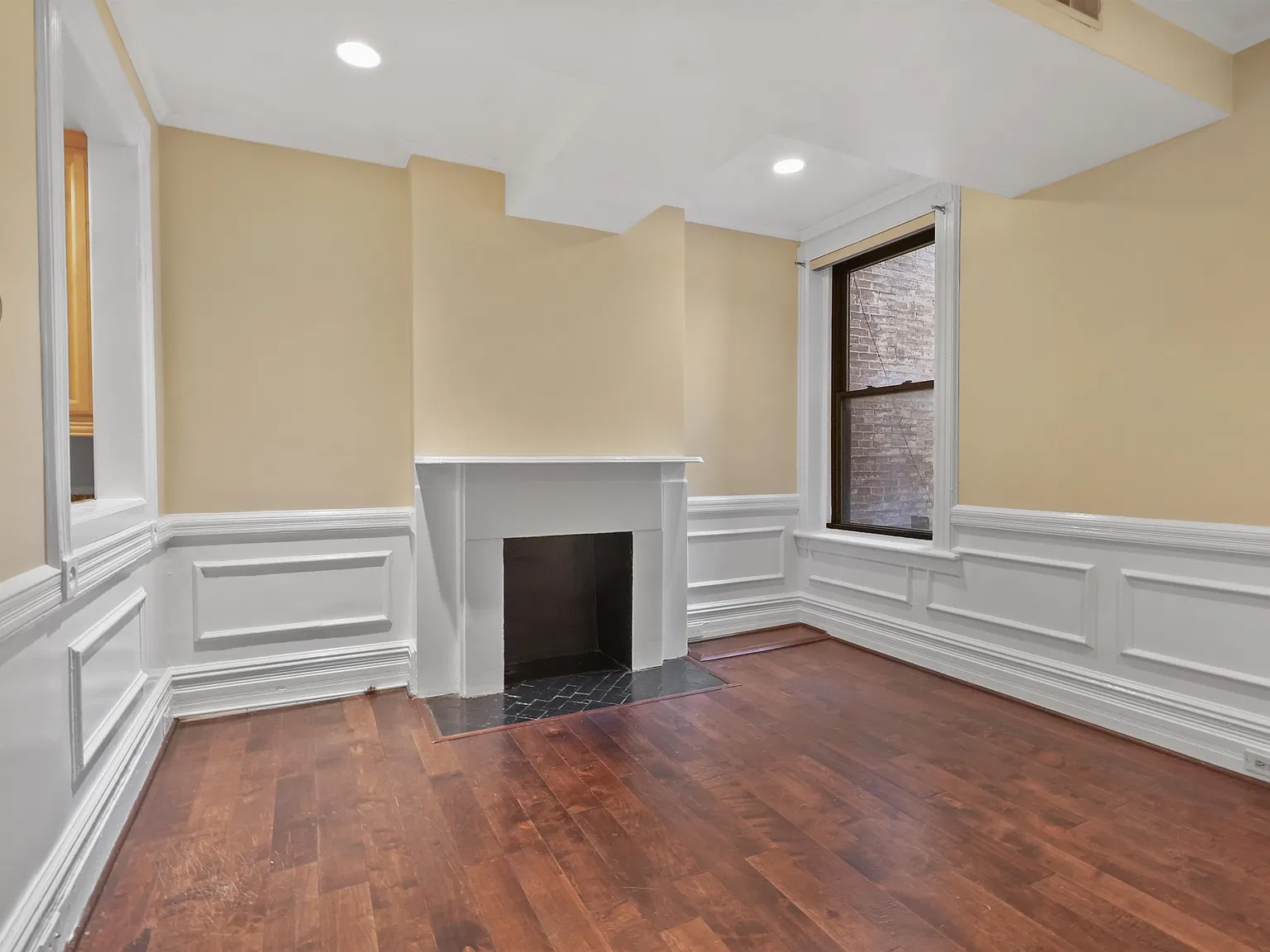 2 bed, 1.0 bath, 750 sqft, $4,000 — Photo 4