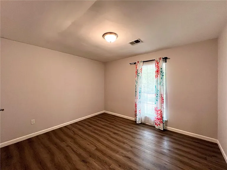 710 Creekwood Xing — Photo 19