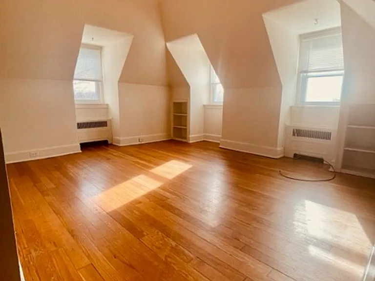 500 Manor House Ln — Photo 18