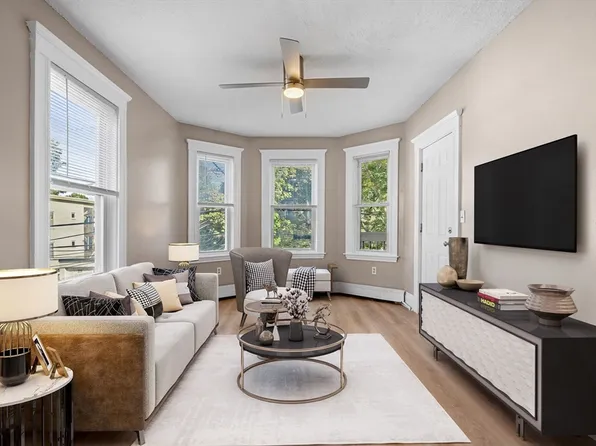 38 Perkins St APT 2, Salem, MA 01970