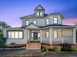 92 Wavecrest St, Valley Stream, NY 11581