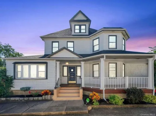 92 Wavecrest St, Valley Stream, NY 11581