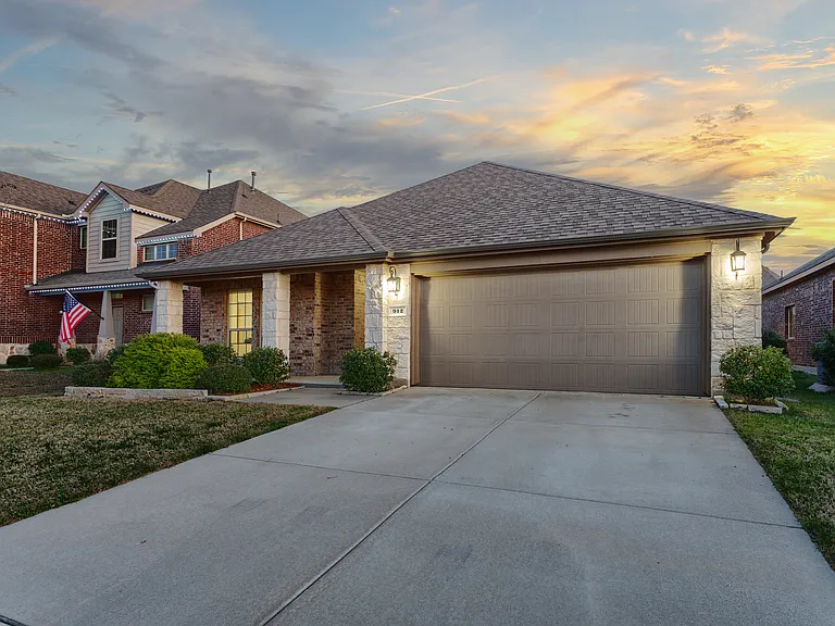 912 Lake Cypress Ln — Photo 33