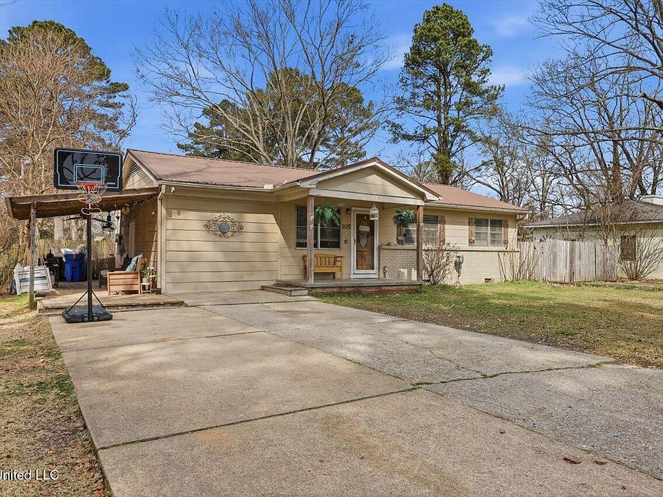 1st image of 305 Lionel Rd