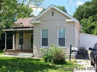 1020 S Locust St, Carlinville, IL 62626