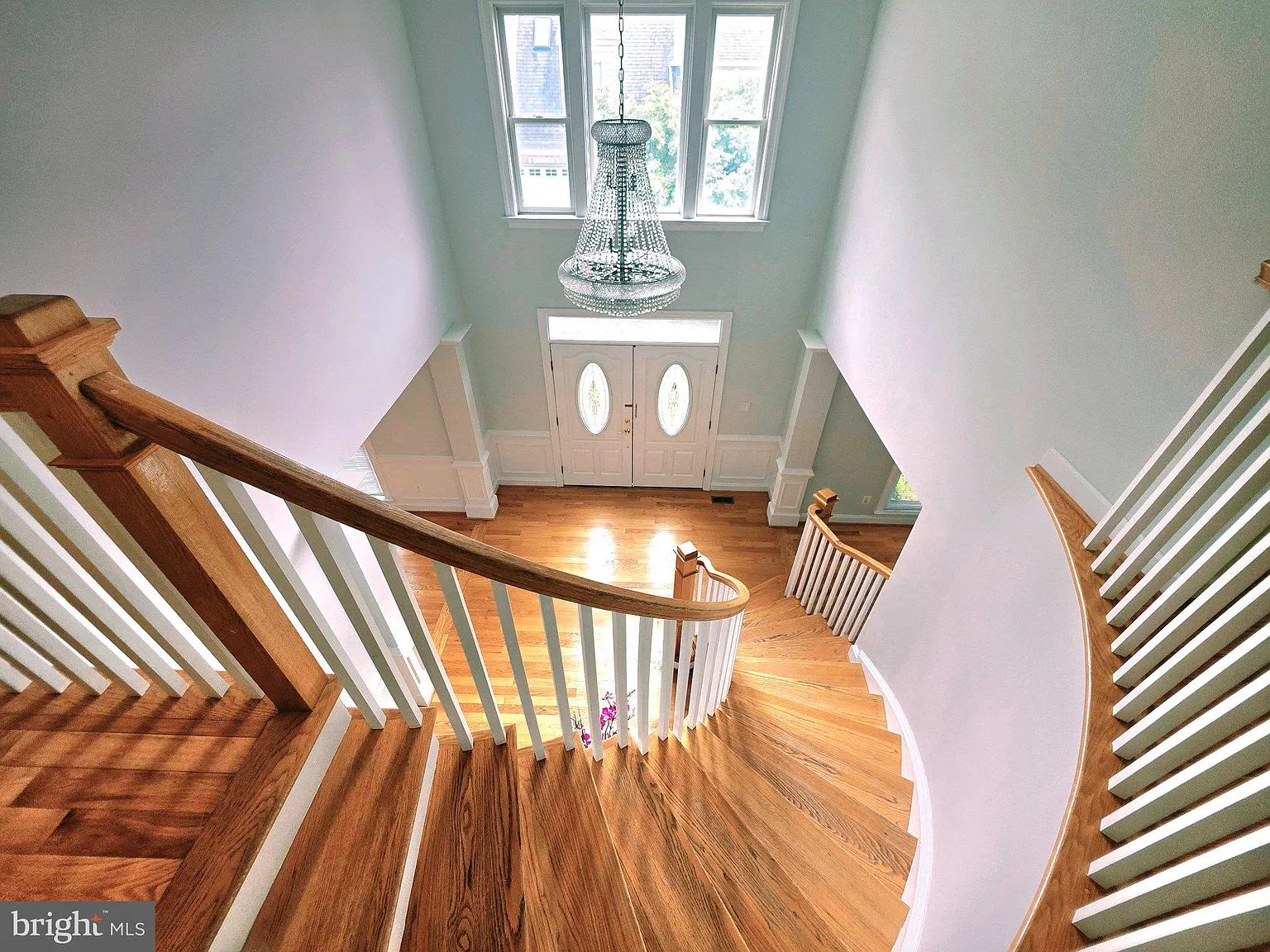 7 bed, 8.0 bath, 8054 sqft, $8,295 — Photo 2