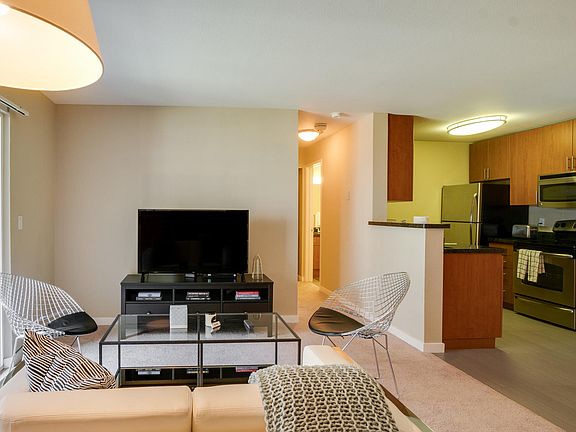 4th image of 510 Mansion Ct #105