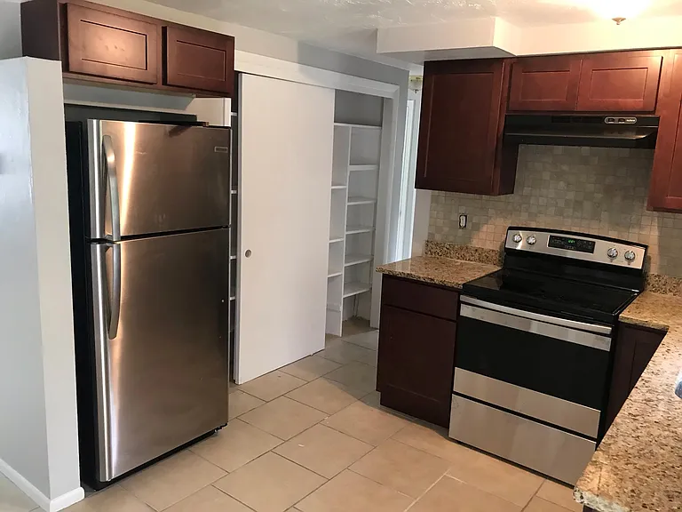 2521 Chancery Dr — Photo 3