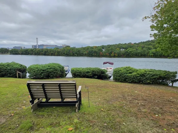 9 Eaglehead Ter APT 2, Shrewsbury, MA 01545