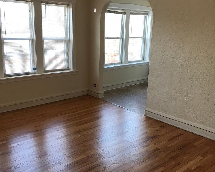 1st image of 4058 W Belmont Ave APT 3