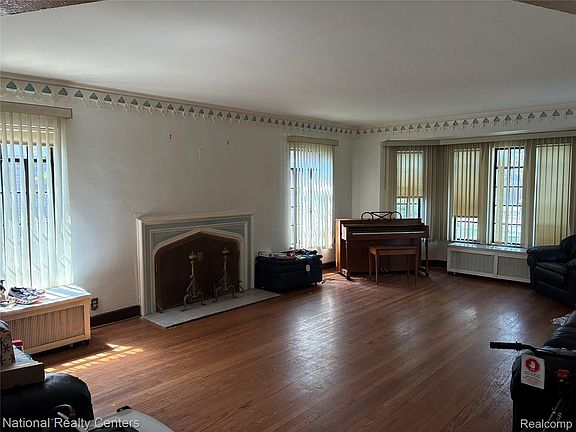4th image of 14590 Abington Ave