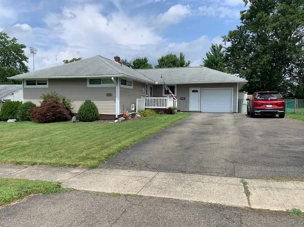 280 E Academy Dr, Vestal, NY 13850