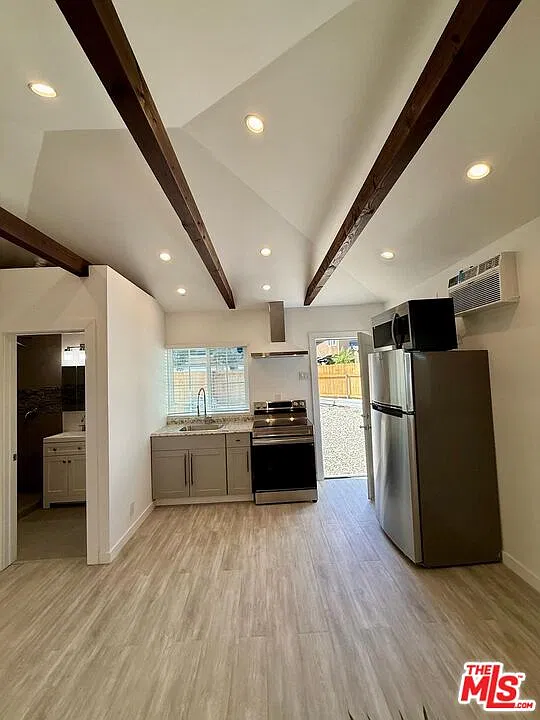 1 bed, $2,100 — Photo 2