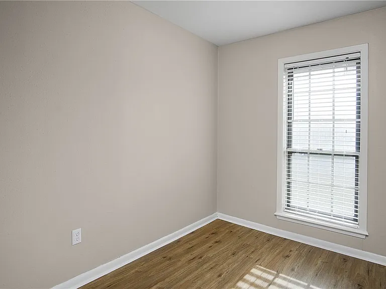 1003 Holik Dr — Photo 21