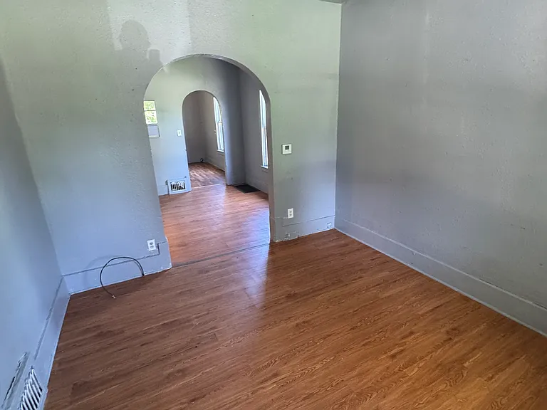 703 Ashwood Ave — Photo 4