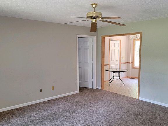 3rd image of 129 Peggy Ct