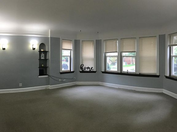 3rd image of 10028 S Oakley Ave APT 2