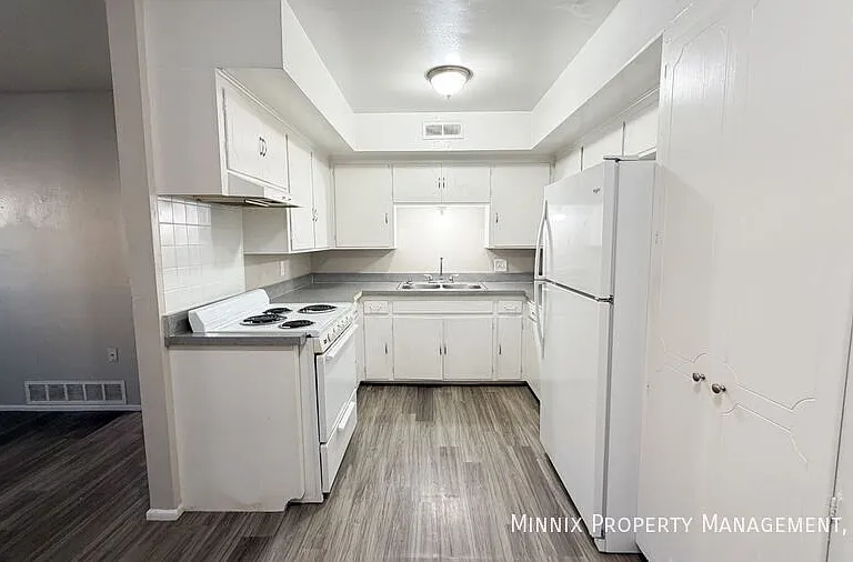 2010 Avenue S #1 — Photo 2