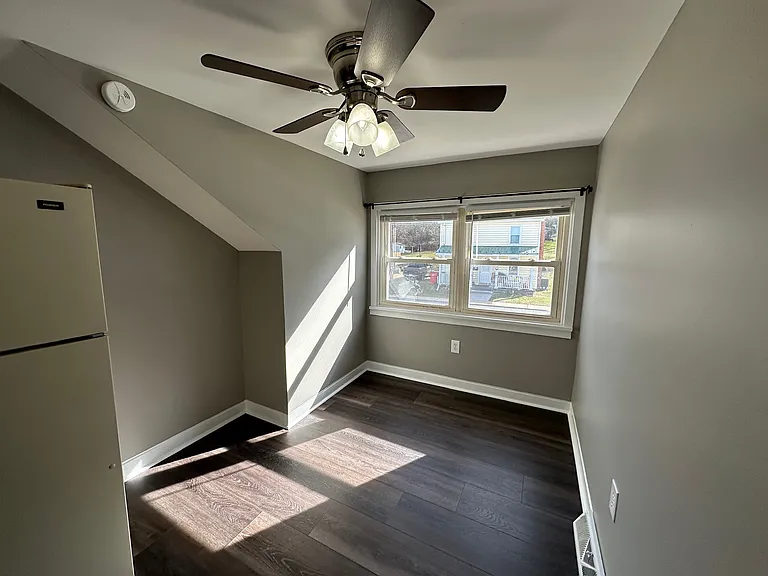 210 Hill St — Photo 8