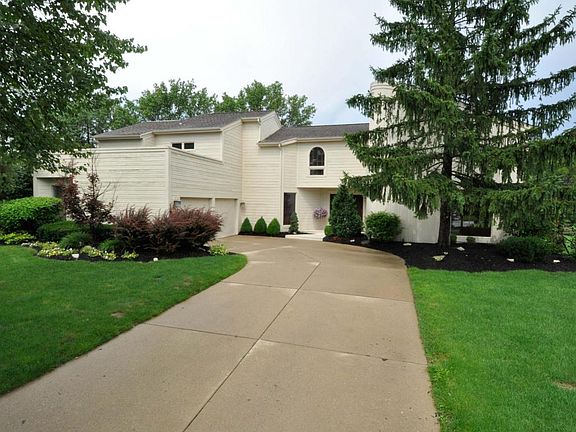 2nd image of 8860 Birgham Ct N