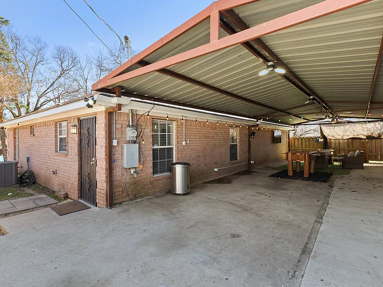 1047 Eldorado Ave — Photo 26