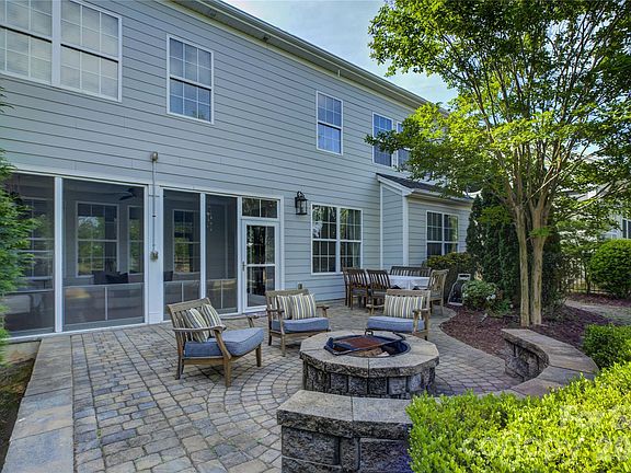 3rd image of 295 Helton Ln