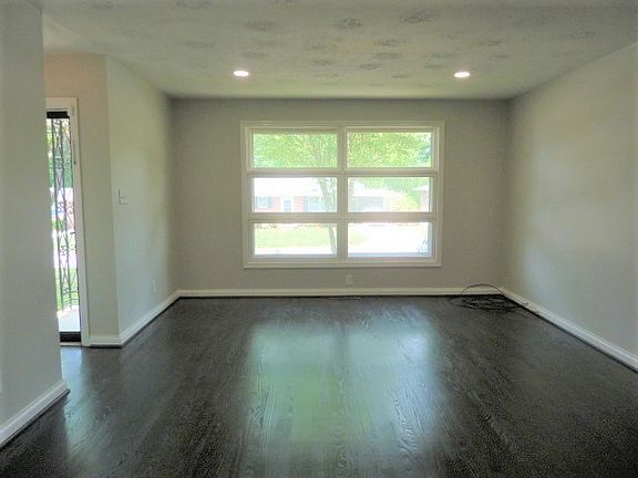 2nd image of 213 Brentwood Dr