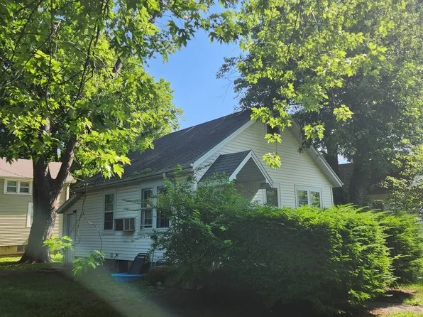 6 O'Neil Ct, Champaign, IL 61820
