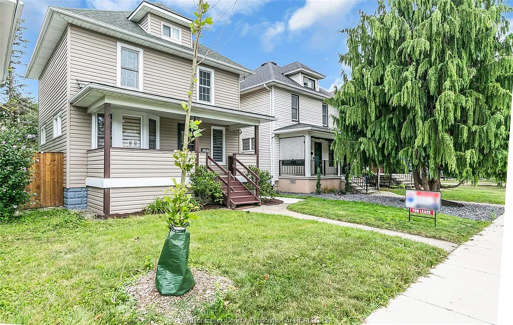 3 bed, 1.5 bath, $2,500 — Photo 2