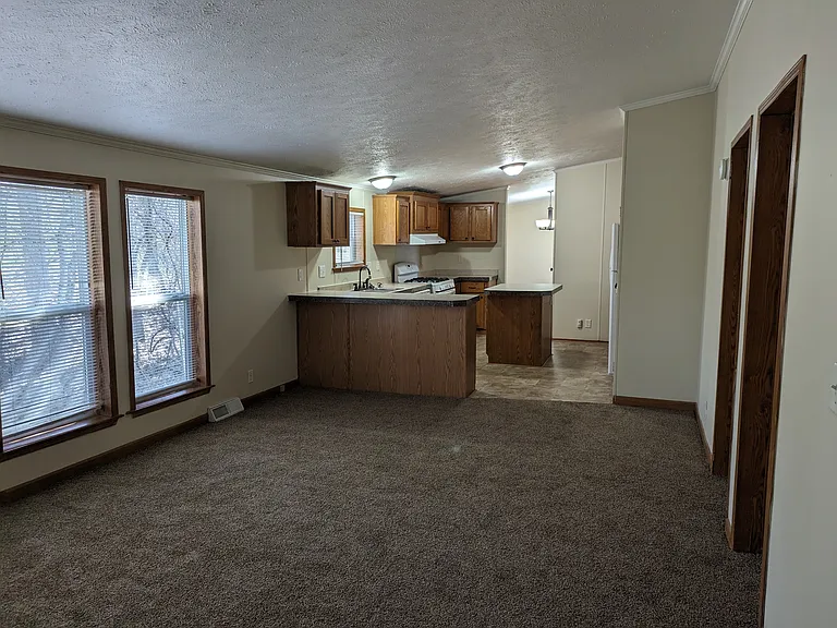 Broadview Estates — Photo 41