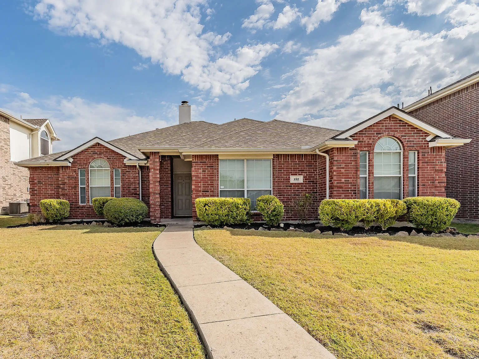 4 bed, 2.0 bath, 2029 sqft, $1,950 — Photo 2