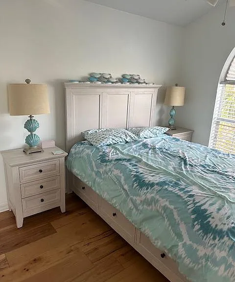 1405 S Riverside Dr — Photo 10