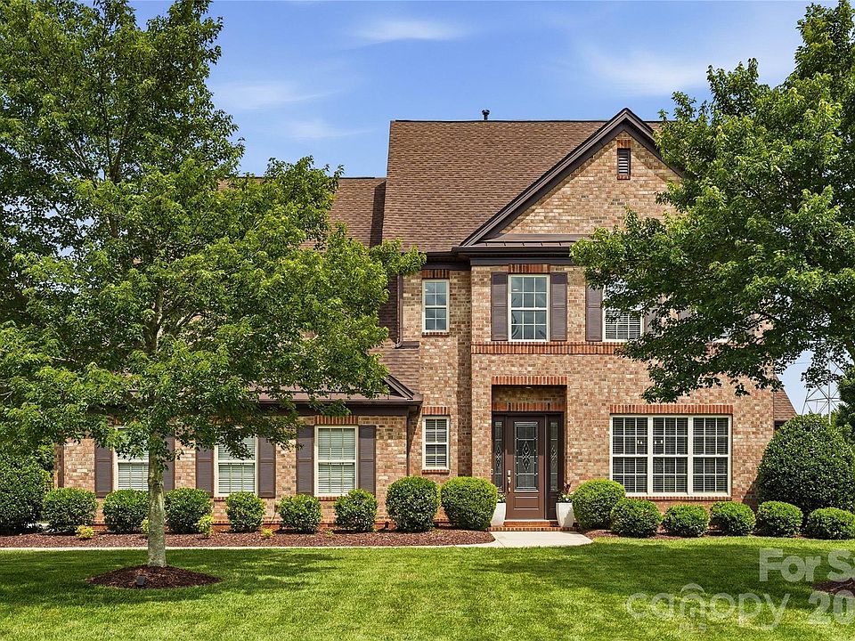 1st image of 1202 Oleander Ln