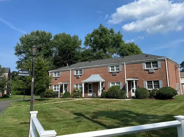 27 Dewey Ave APT 1, Westfield, MA 01085