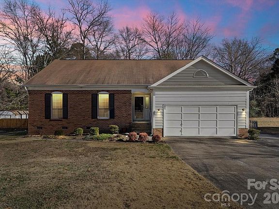 2nd image of 2036 Killarney Pl