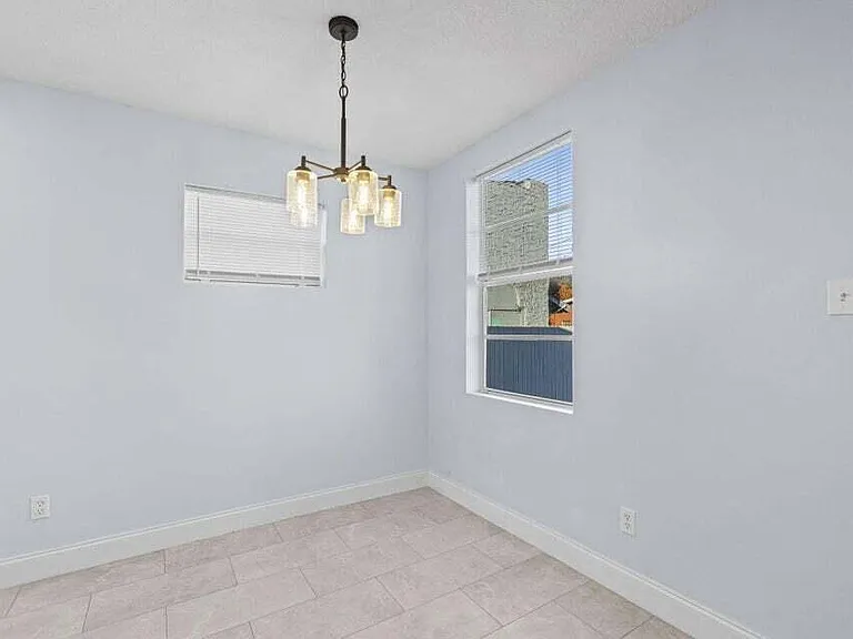 139 Alma Ct — Photo 10