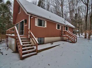 37 Maple Ln, Lake Ariel, PA 18436