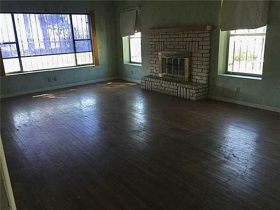 5th image of 817 Main St