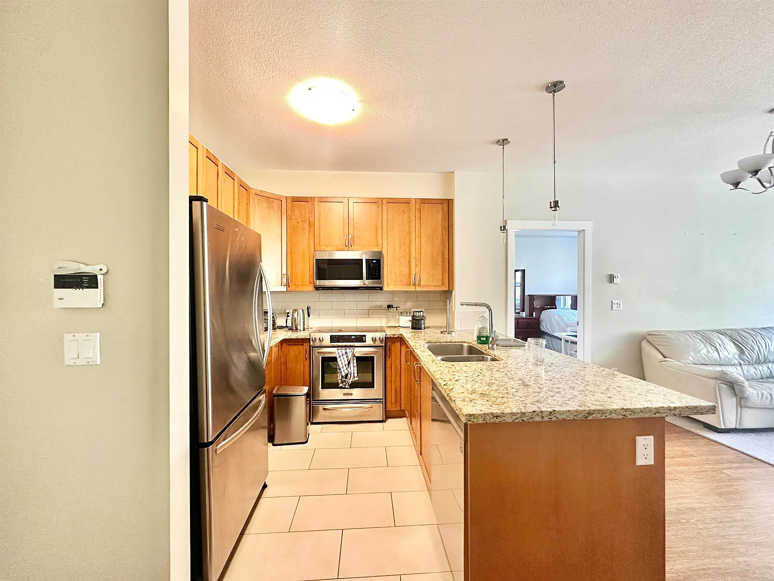 3 bed, 1035 sqft, $4,800 — Photo 3