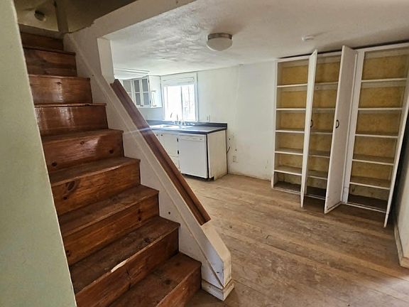 4th image of 230 W Orchard Park Rd