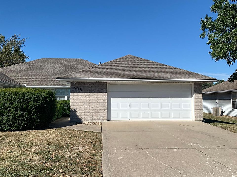 1st image of 708 NW Willow Dr