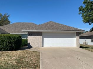 708 NW Willow Dr, Grain Valley, MO 64029