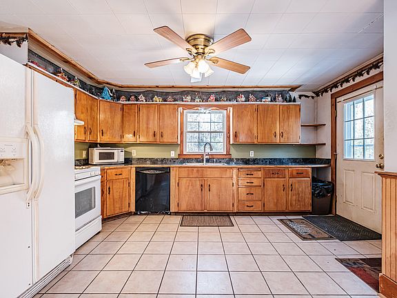 5th image of 418 E Main Street