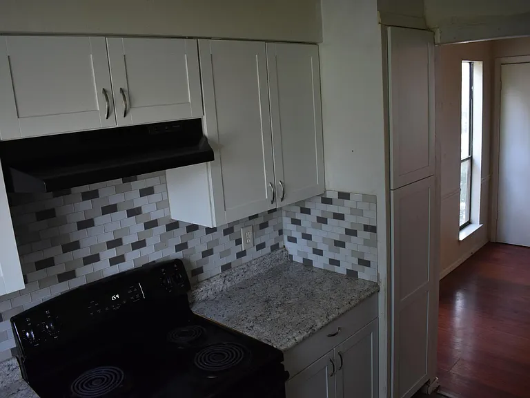 1907 W Loop #D — Photo 12