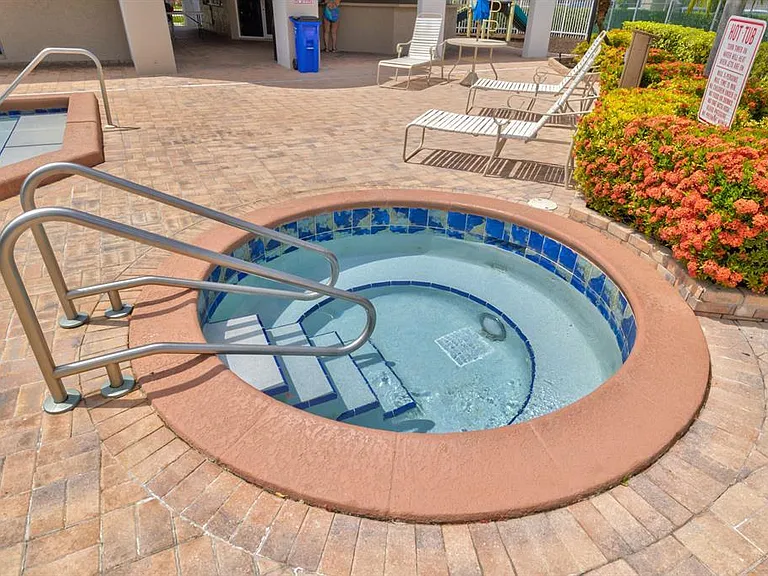 2147 Discovery Cir W — Photo 20