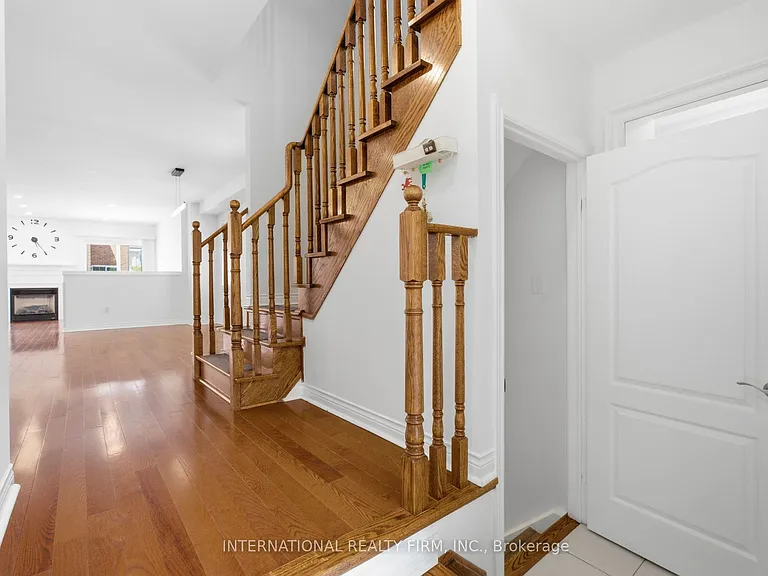 68 Old Orchard Cres — Photo 40